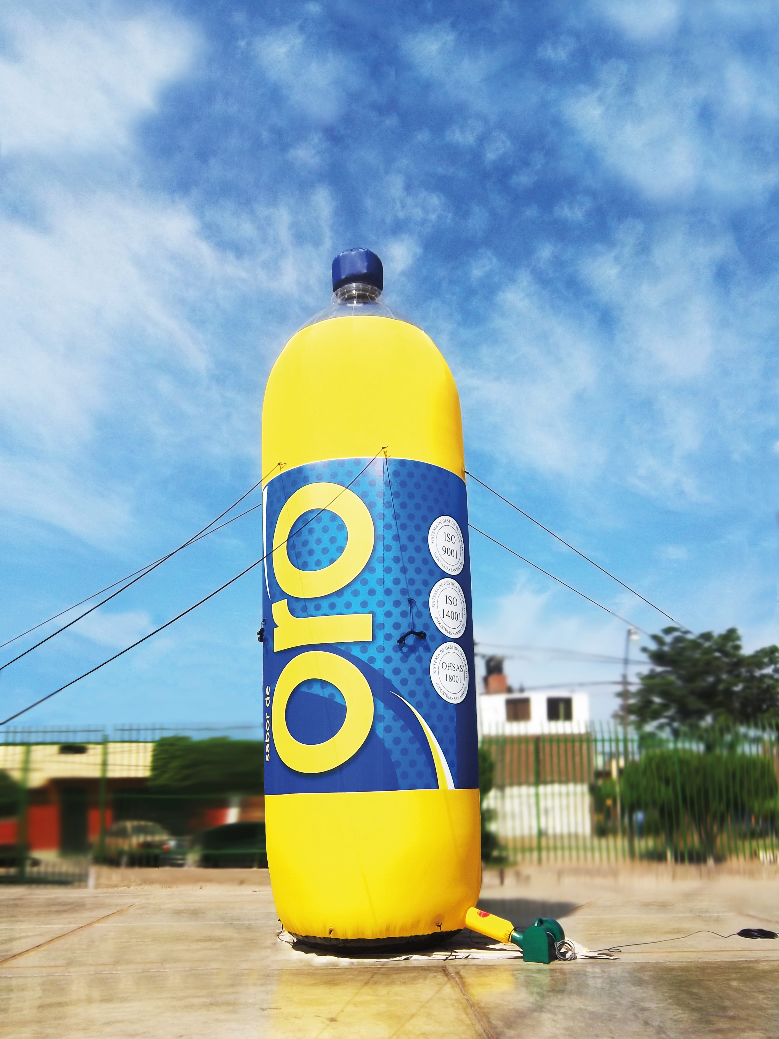 #totem publicitario botella